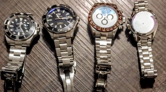 Relógios foram encontrados em compartimento de Biz
(foto: divulgação)
