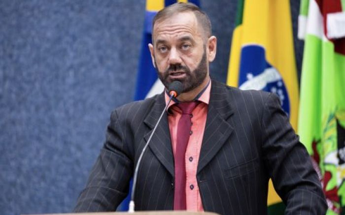 Acácio já foi notificado da decisão e deixou o colégio do bairro Cordeiros
(Foto: Arquivo)