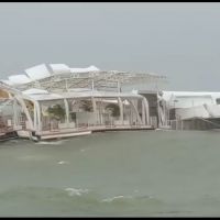 Donos do clube flutuante arrastado por ventania tentam resgatar estrutura de R$ 7 milhões