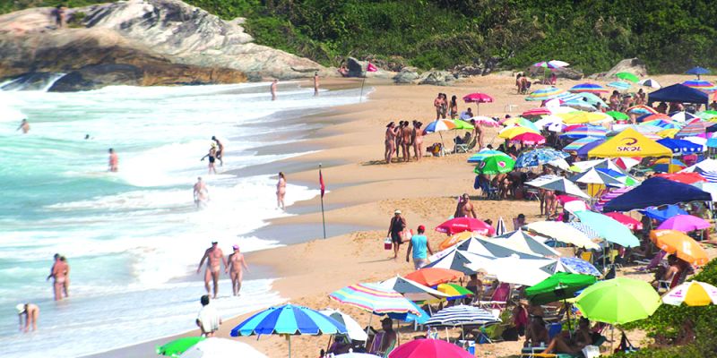 Desde 1986 a área é reconhecida como oficial para a prática do naturismo