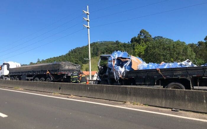 Motorista não conseguiu frear a tempo quando viu congestionamento causado pela manifestação
Foto: Divulgação