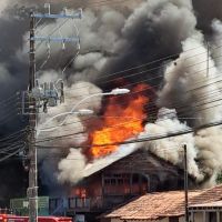 Homem que teve a casa destruída em incêndio pede ajuda para reconstrução