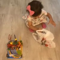 Menina viraliza com brinquedos diferentões 