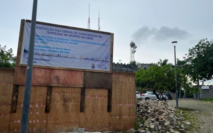 Construção já começou ao lado do estacionamento  
(foto: Franciele Marcon)