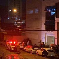 Jovem de 18 anos é executado na porta de prédio na Fazenda 