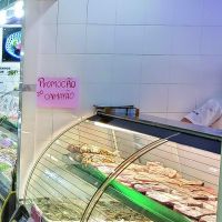 Horário estendido e promoção pra atrair os clientes pro mercado de peixe