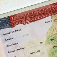 Taxa pro visto americano ficará mais cara em maio