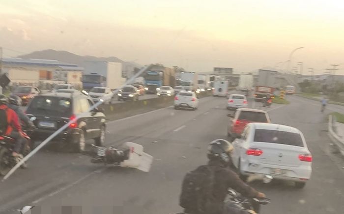 Motociclista morreu ao se envolver em acidente com caminhão (Foto: Reprodução)