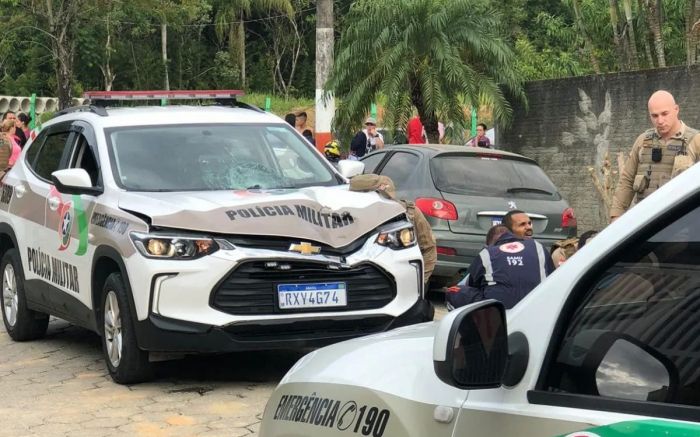 Vítima foi resgatada pelo Samu e levada para o hospital 
(Foto: Click Camboriú/reprodução)