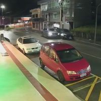 Caminhonete em alta velocidade detona outros dois carros em Barra Velha