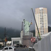 Estátua da Liberdade da Havan  amanhece sem a cabeça