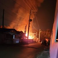 Incêndio durante a madrugada assusta moradores de Balneário Piçarras