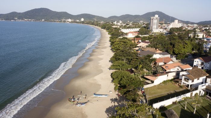 Manifestação foi postada antes de audiência sobre construção de prédio (Foto: Divulgação)