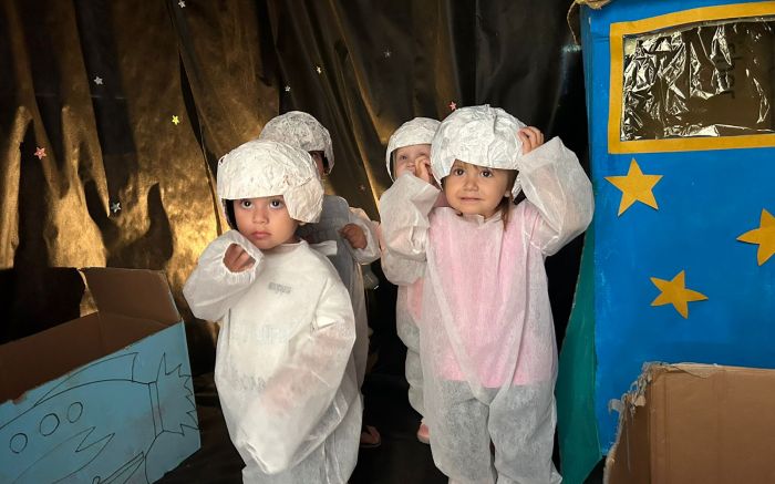 Os pequenos puderam conhecer mais do sistema solar trajados de astronautas (Foto: Divulgação)