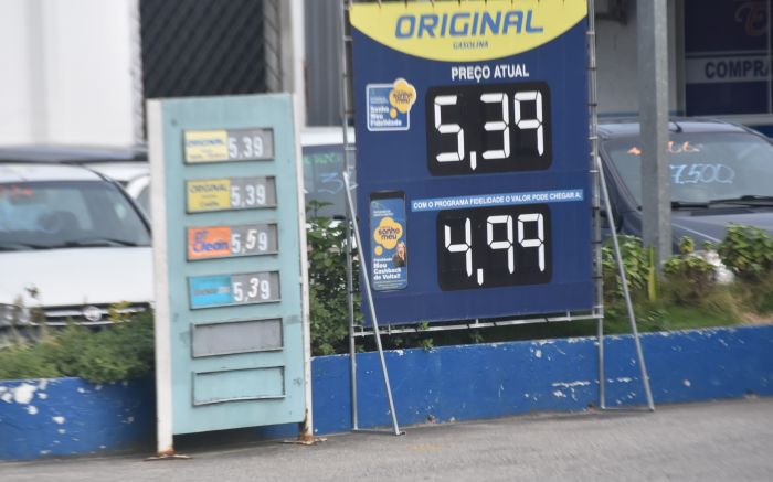 Gasolina deveria diminuir, em média, cerca de R$ 0,40 o litro (Foto: João Batista)