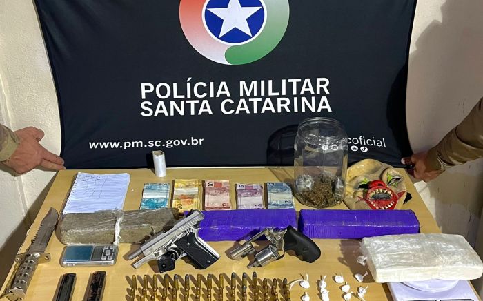 PM apreendeu quase três quilos de droga
(Foto: Divulgação)