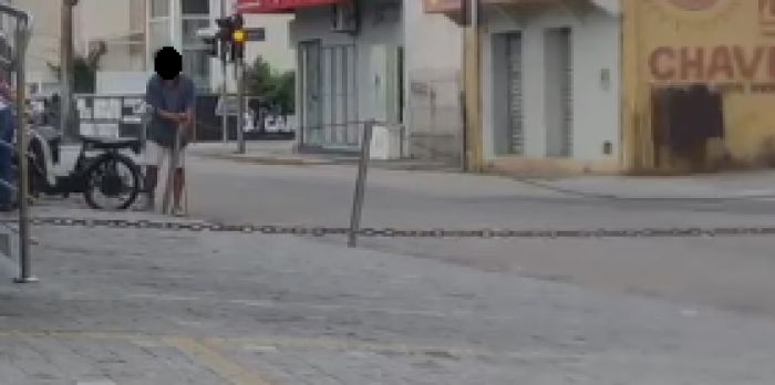 Padaria já liberou o espaço para os pedestres circularem à noite
(foto: leitor)