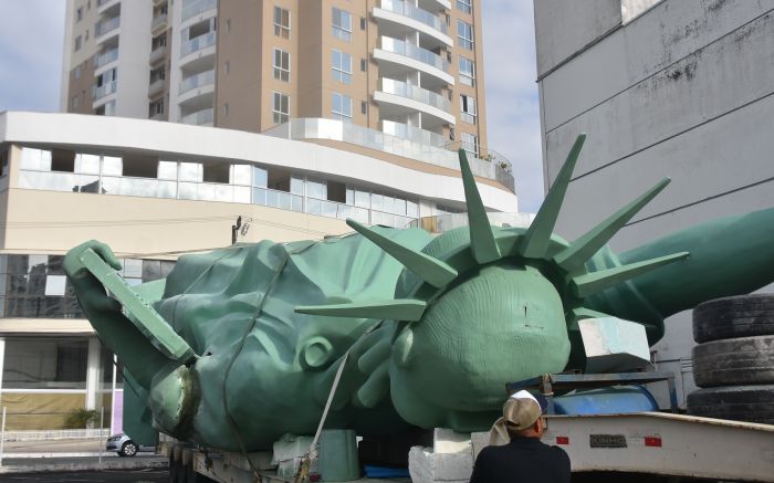 Nova estátua é feita de fibra de vidro
(Foto: João Batista)