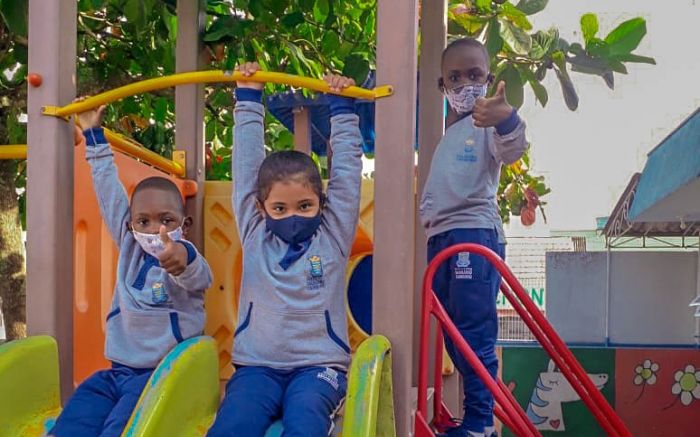 Aulas iniciaram há meses e alunos não receberam nenhuma peça ainda
(Foto: Divulgação)