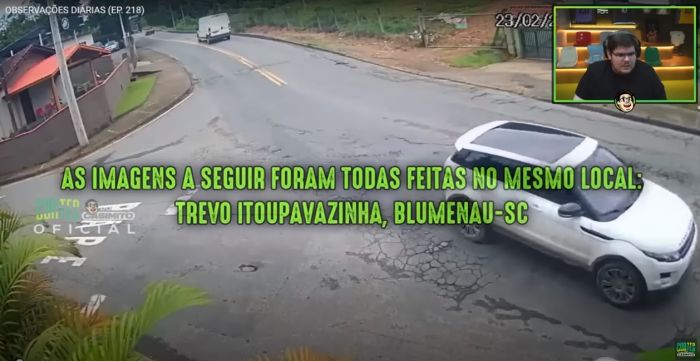 Cazé pediu para alguém colocar uma sinaleira no local (Foto: Reprodução/Cortes do Casimito Oficial)