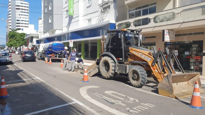 Serviço deve terminar perto das 12h (Foto: Divulgação/Emasa)