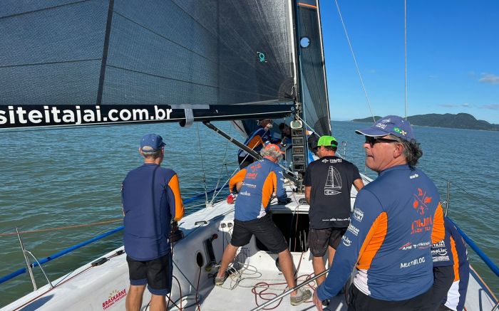 Itajaí Sailing Team vence a primeira das três regatas do Circuito Marina Itajaí