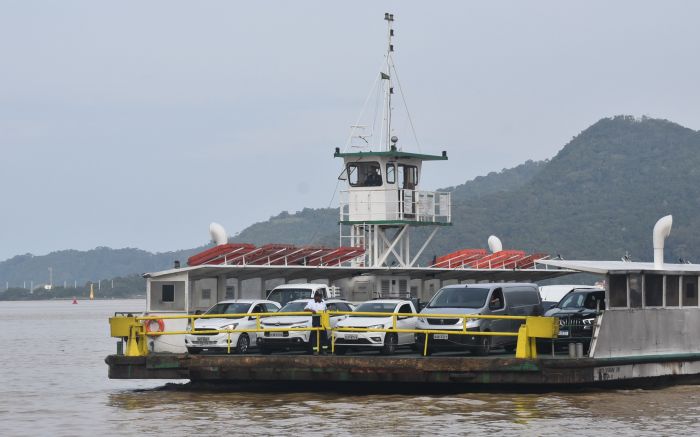  Usuários que tentam pagar com pix ou cartão acabam proibidos de embarcar nos ferrys que fazem a travessia (foto: Joao Batista)