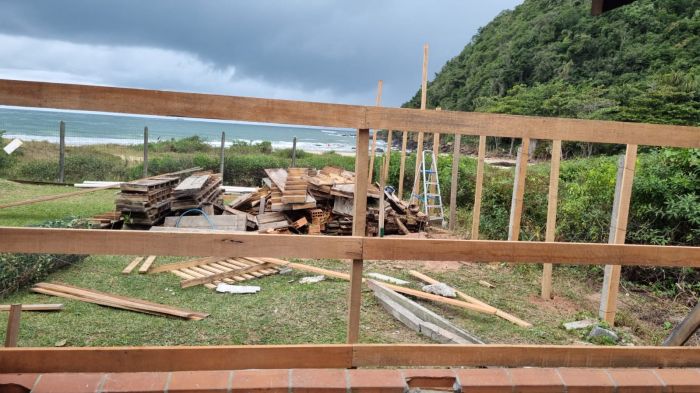 Obra fica em área de restinga
