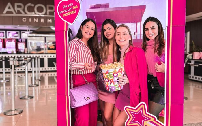 Lojas e corredores ganharam itens rosa e inspirados na personagem 
(foto: divulgação)