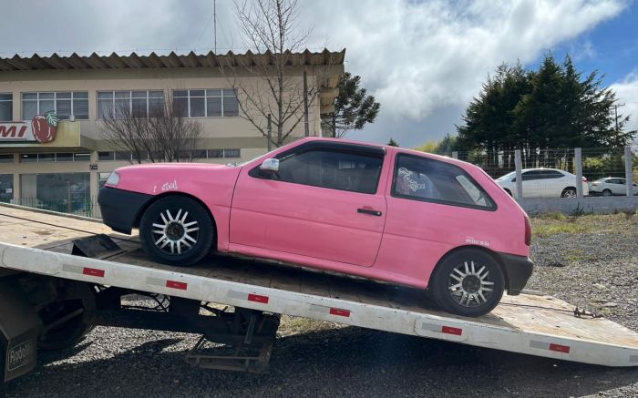 Carro ainda não tinha silenciador de escapamento e criança andava sem cinto (Foto: Divulgação)