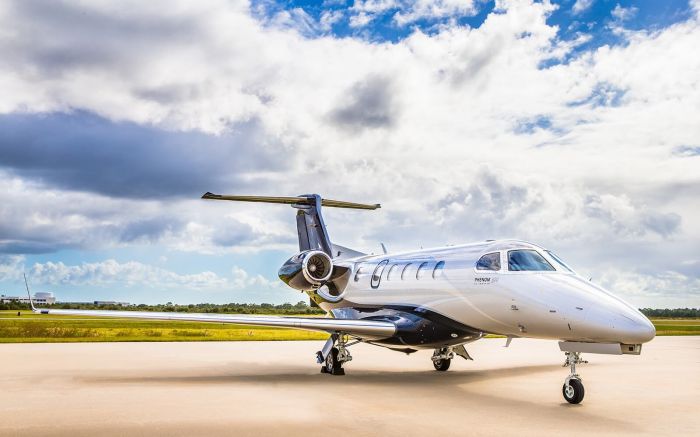 O jato executivo Phenom 300E é fabricado pela brasileira Embraer
(Foto: divulgação)