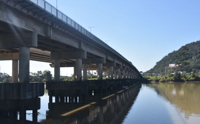 Fiesc quer uma ponte totalmente nova, com maior capacidade, para o lugar da atual 
  (Foto: João Batista)