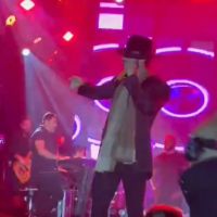 Gusttavo Lima é atingido por chapéu durante show em Santa Catarina