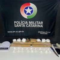 Traficante é preso com maconha e cocaína