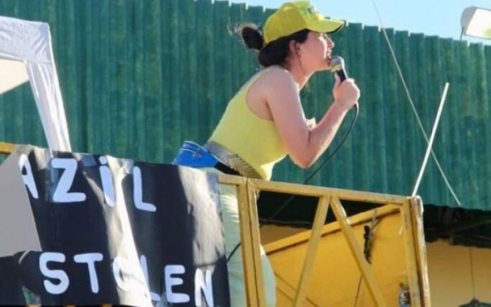 Liliane participou ativamente do acampamento em frente da Marinha em Itajaí 
(Foto: Arquivo)