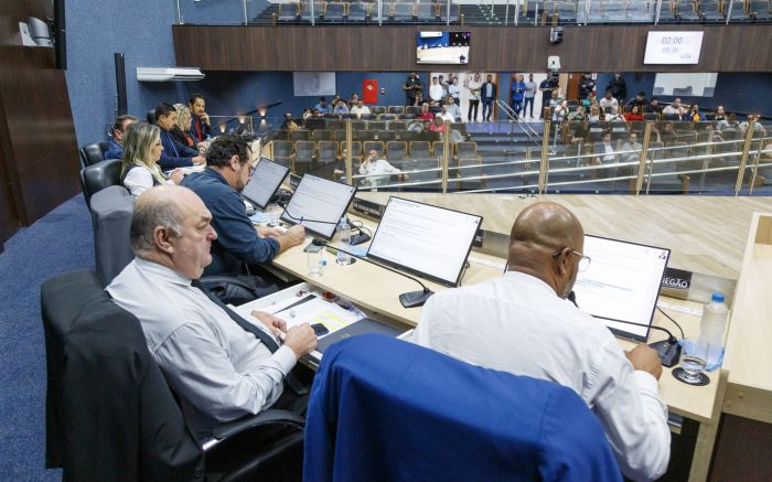 Votação do pedido de impeachment terminou às duas horas da madrugada de sexta-feira
(Foto: Davi Spuldaro)