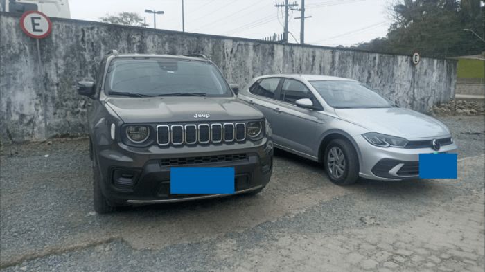 Carros foram apreendidos na ação
(foto: divulgação)