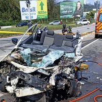 Câmera mostra que motorista invadiu pista contrária e bateu de frente com ônibus  