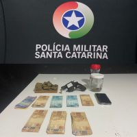 Traficante é preso com revólver e R$ 7 mil