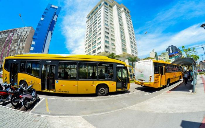 Alunos de Itajaí não chegam a tempo para pegar ônibus do meio-dia, aponta denúncia (Foto: divulgação)