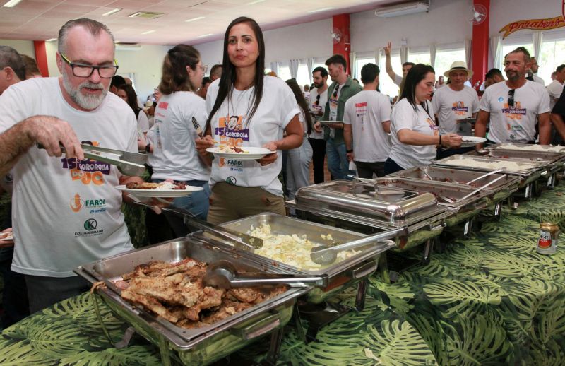 Bufê foi preparado para servir 1500 pessoas