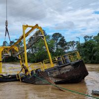 Forte correnteza afunda parte da estrutura de captação de água do Semasa  