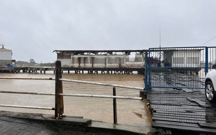 Rio Itajaí-açu, no centro de Itajaí (Foto: da redação)