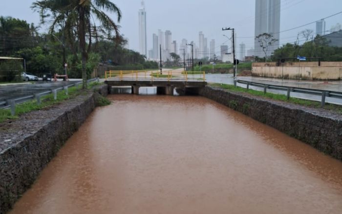 Município segue em alerta com chuva intensa de hoje (Foto: Divulgação)