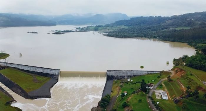 Depois da chuva da noite de quarta; algumas comportas foram fechadas novamente
(Foto: Reprodução)