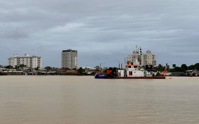 Draga Njord elimina os sedimentos que causam assoreamento
do rio (Foto: Divulgação)