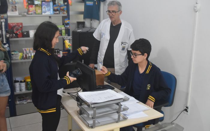 Projeto de educação financeira tem conta corrente, loja de produtos e até “salário” (Foto: João Batista)