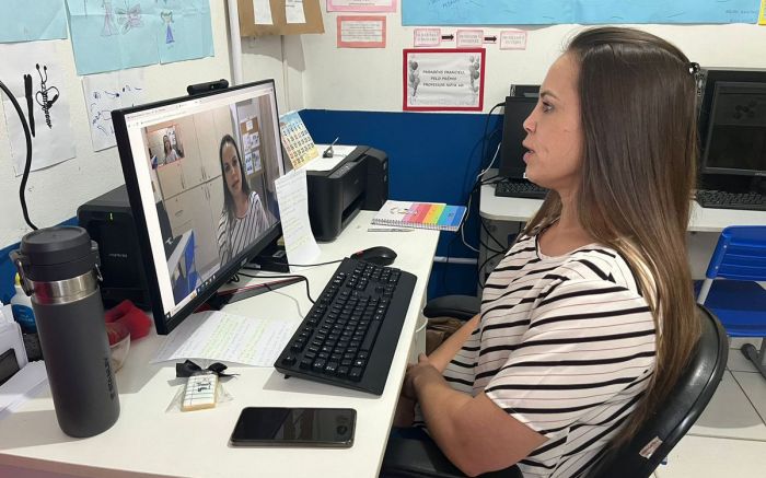 Francieli concorre na noite desta quarta ao Prêmio Educador do Ano
(Foto: Divulgação)