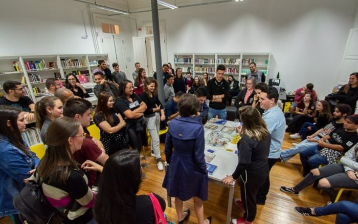 Indicações de leitura, roda de conversas com autores e exposições integram a programação (Foto: Divulgação)