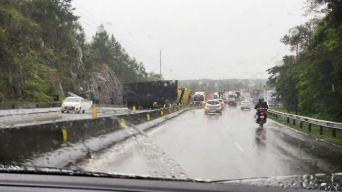 Trânsito foi liberado por volta das 15h (Foto: Divulgação)